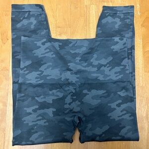 Spanx gray camo crop leggings high waisted Size L